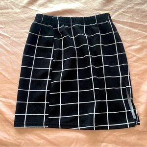 Super Cute Black and White Grid Pattern Skirt